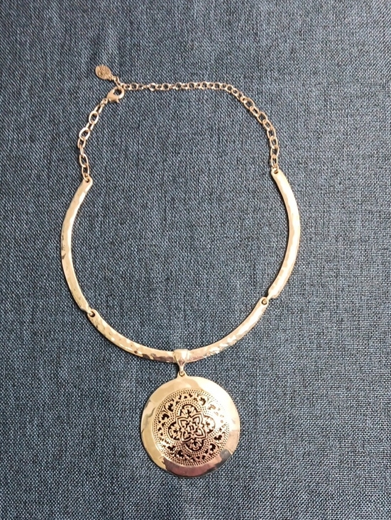 Jewelry - Silver-Tone Filigree Pendant Necklace - Elegant Women’s Jewelry
